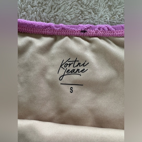 Kortni Jeane textured orchid daisy tied up top with matching bottoms size small - Picture 5 of 7